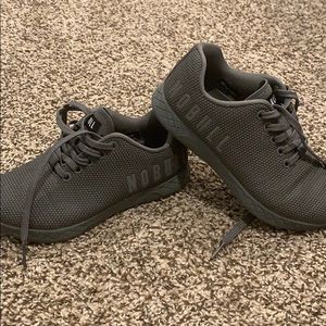 women’s NOBULLS size 5.5